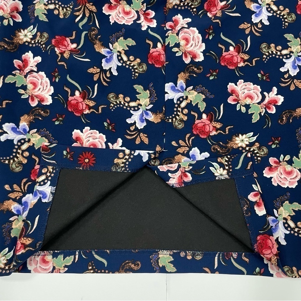 Philosophy Woman’s Navy Floral Tapestry Pencil Skirt Size 4 - Picture 8 of 12